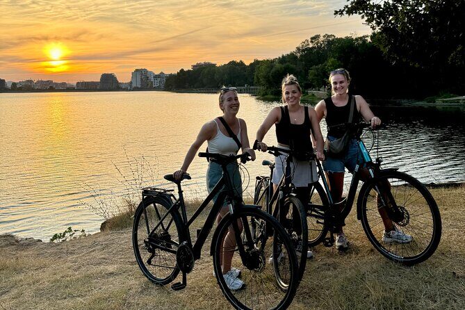 Bike or E-Bike Tour Tirana: Highlights & Grand Park Guided Cycle - Reja The Cloud and Fortress of Justinian: modern art meets older stone
