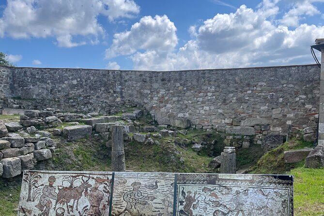 Day Tour of Berat and Ancient City of Apollonia - Apollonia Archaeological Park: ruins with room to breathe