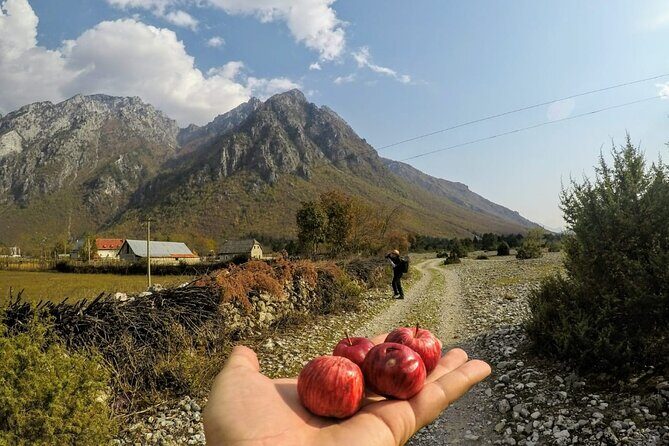 Self-Guided Hiking Tour: Theth, Valbona & Koman Lake in 5 days - Day 4: Kukaj and Piramida 18 for the 360° border panorama