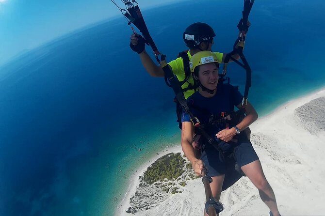 Tandem paragliding Albania (Llogara) - What a 45-minute tandem ride feels like in the air