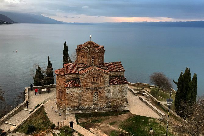 Tirana ⇔ Ohrid, North Macedonia - Getting the Right Vehicle: VW Touran, T5, or Ford Transit