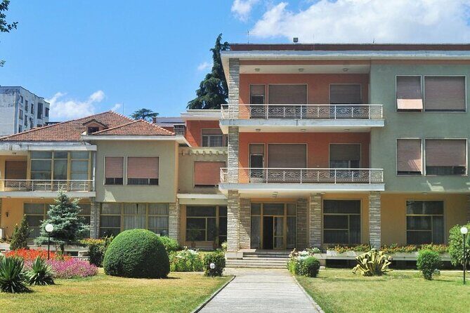 Tour a Piedi di Tirana - Tanners’ Bridge, Taiwan Pool, and the House of Leaves: the lighter surprises
